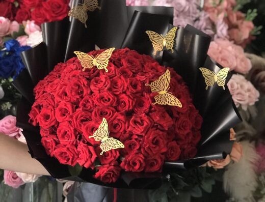 Black Roses flower market